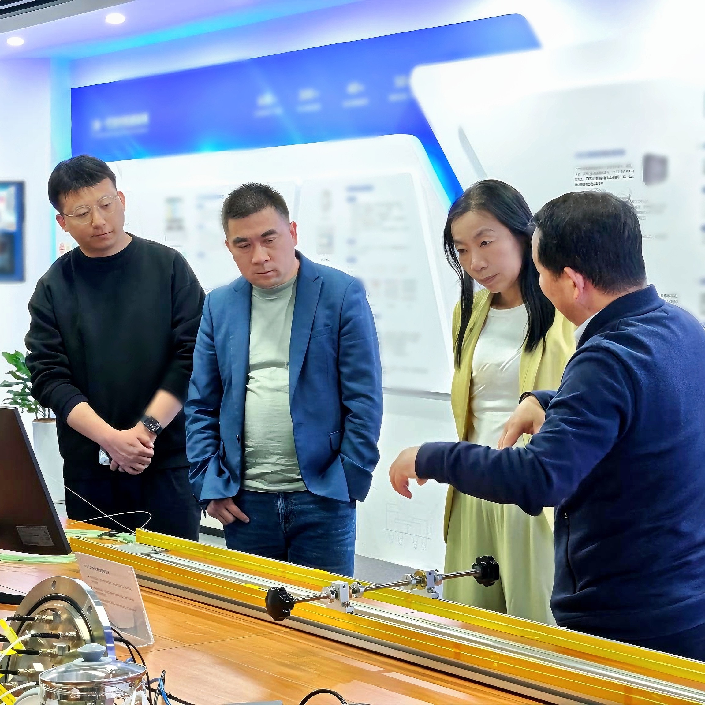 新華社上海、江蘇、安徽等地記者團(tuán)赴光格科技調(diào)研人工智能發(fā)展現(xiàn)狀與未來(lái)趨勢(shì)